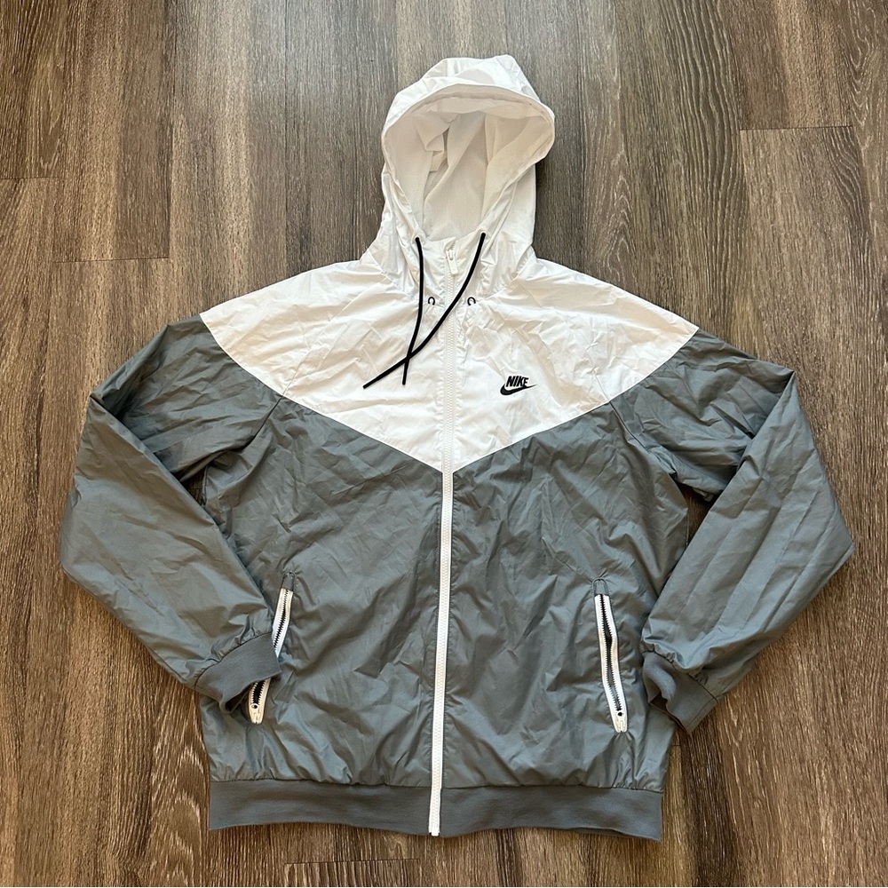 Nike Men's Two-Tone Gray and White Windbreaker